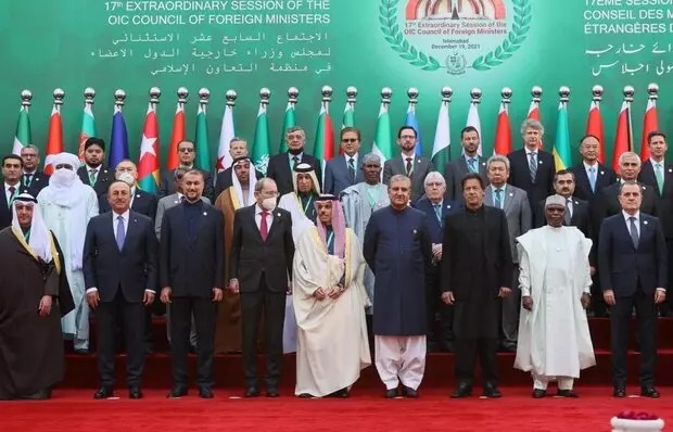 استقبال متفاوت وزیر پاکستانی از وزیرخارجه در هفدهمین اجلاس فوق‌العاده سازمان همکاری‌های اسلامی/ صندلی ویژه برای ایران