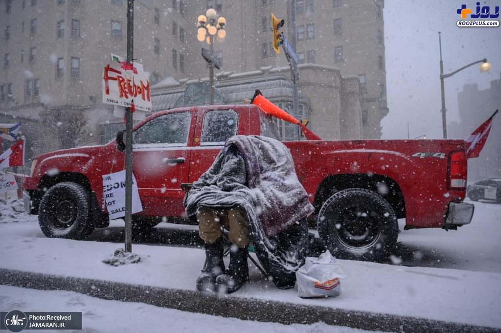 عکس/وضعیت یک معترض در هوای سرد کانادا