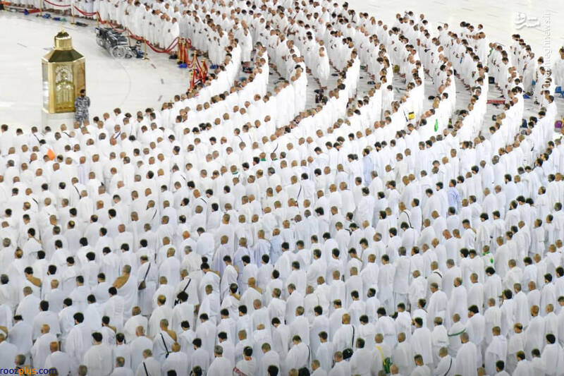 اقامه نماز صبح در مکه بدون فاصله‌گذاری /عکس