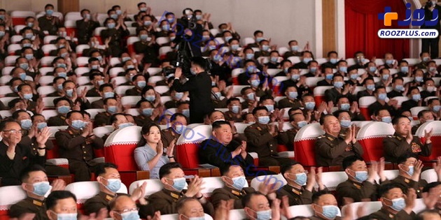 رهبر کره شمالی و همسرش در یک نمایش بدون ماسک+عکس