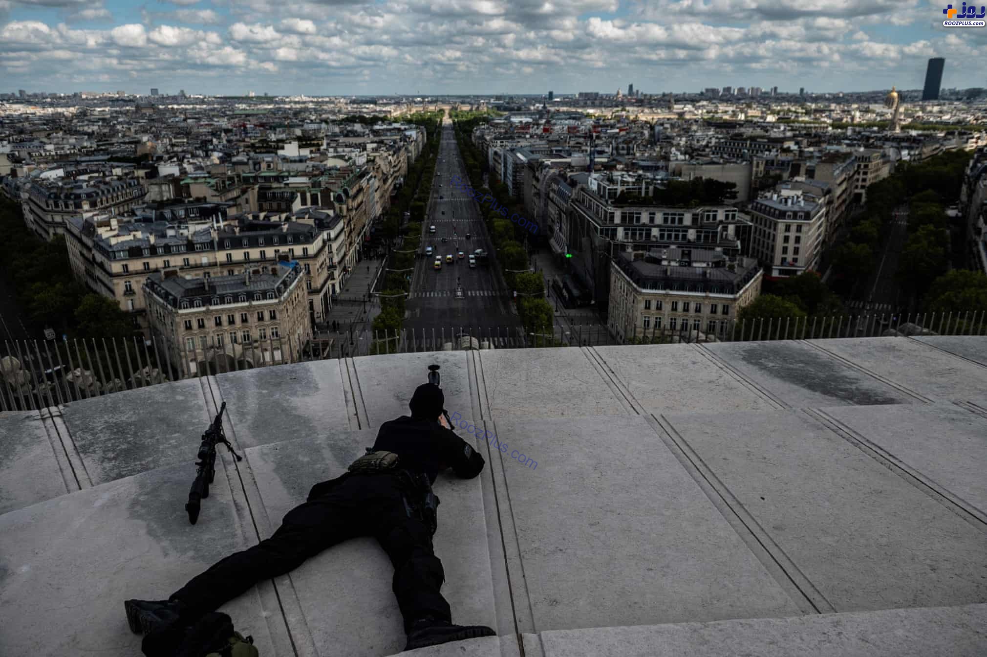 تک تیراندازان در پاریس برای امنیت جشن سالگرد پایان جنگ جهانی دوم +عکس
