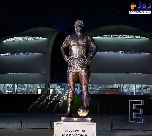 رونمایی از مجسمه مارادونا با حضور مسی/عکس