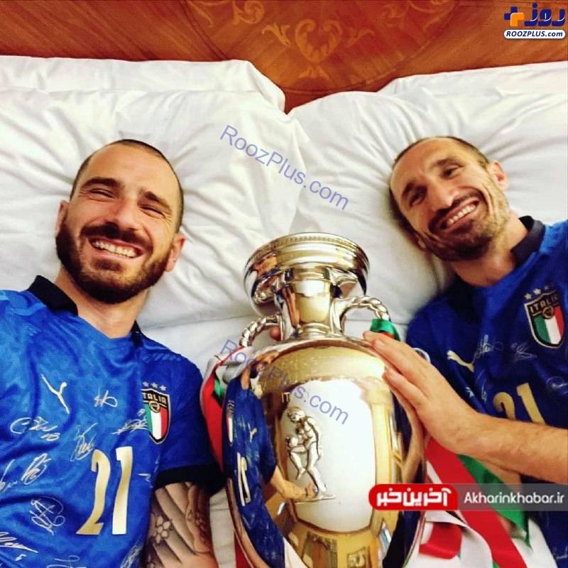 یادگاری دو مدافع ایتالیا با جام قهرمانی یورو 2020 +عکس