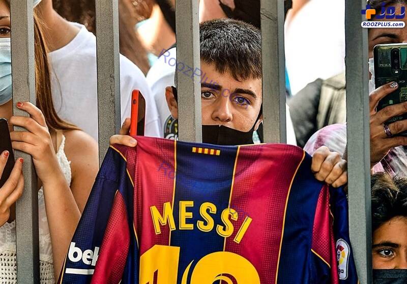 تجمع هواداران بارسلونا برای خداحافظی با مسی +عکس