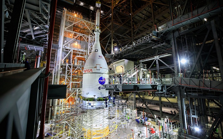 فضاپیمای Orion به موشک Moon ملحق شد +تصاویر