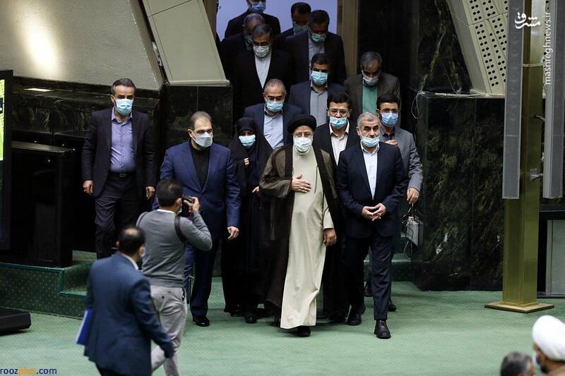 رییس جمهور در صحن مجلس/عکس