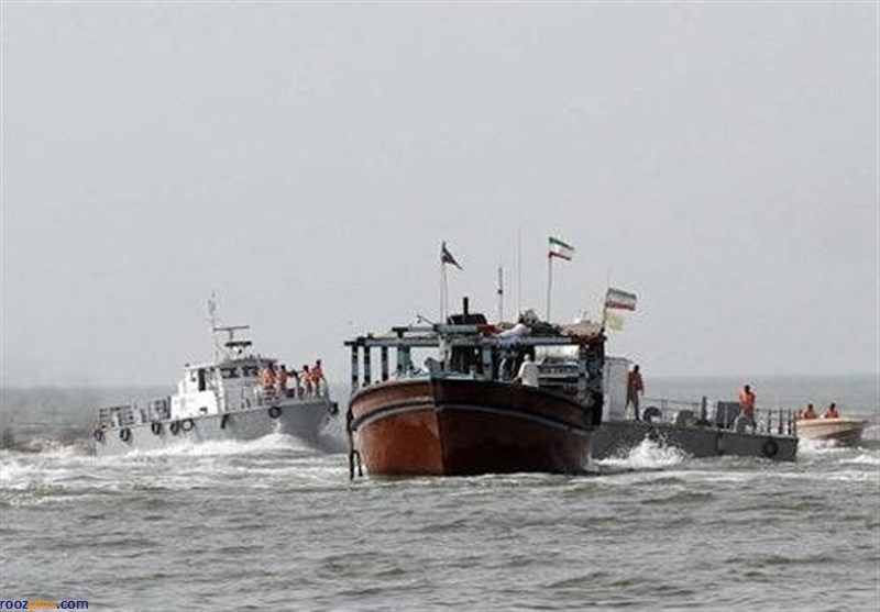 نیروی دریایی سپاه ‌کشتی قاچاق سوخت را در خلیج فارس توقیف کرد/ بازداشت ۱۱ خدمه کشتی و کشف ۱۵۰ هزار لیتر گازوئیل‌