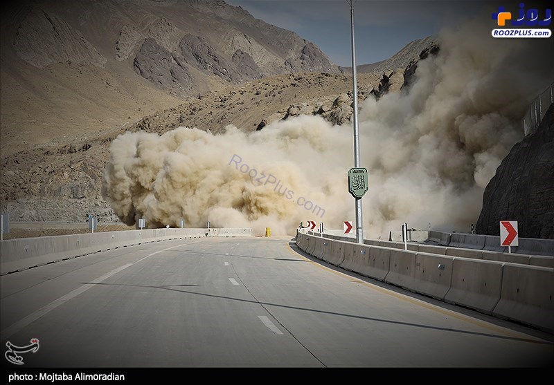 عکس/ انفجار صخره ۵۰۰۰ تُنی در آزادراه تهران-شمال