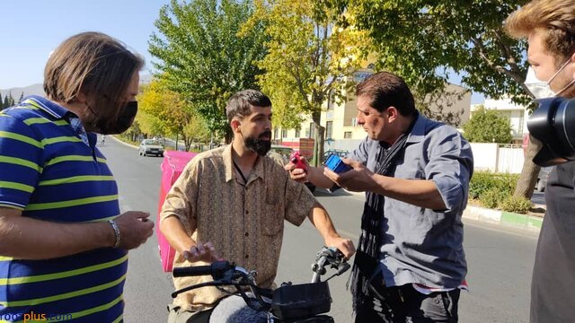 موتورسواری هومن حاجی‌عبداللهی در یک سریال کمدی