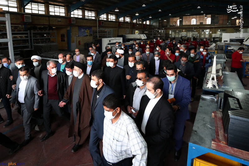 بازدید رئیسی از کارخانه تابلو برق یزد/عکس