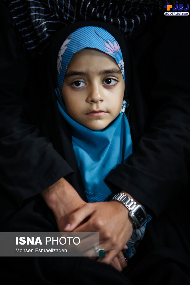 تصاویری از خانواده شهید اصلانی در حرم مطهر رضوی