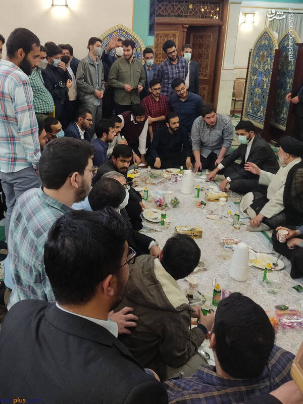 افطارکردن رئیسی در کنار دانشجویان/ عکس