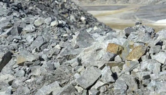 کشف نخستین ذخایر سنگ لیتیوم ایران در همدان/ نفت عصر دیجیتال