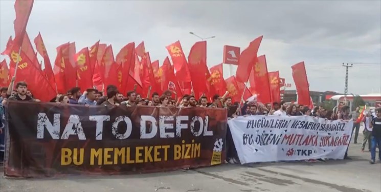 تظاهرات ضد آمریکایی مردم ترکیه نزدیک پایگاه اینجرلیک