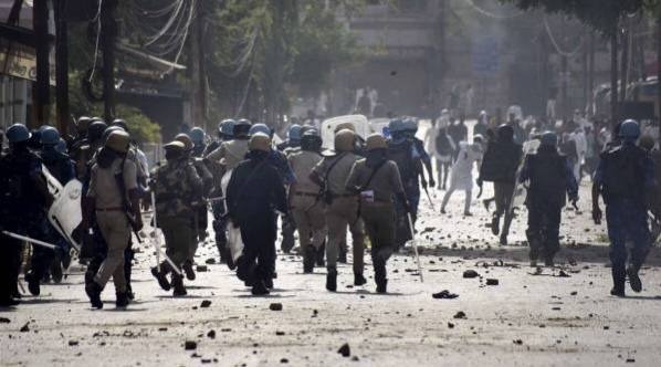 ادامه اعتراضات به هتک حرمت پیامبر اسلام؛ پلیس هند: حداقل دو نفر کشته شدند
