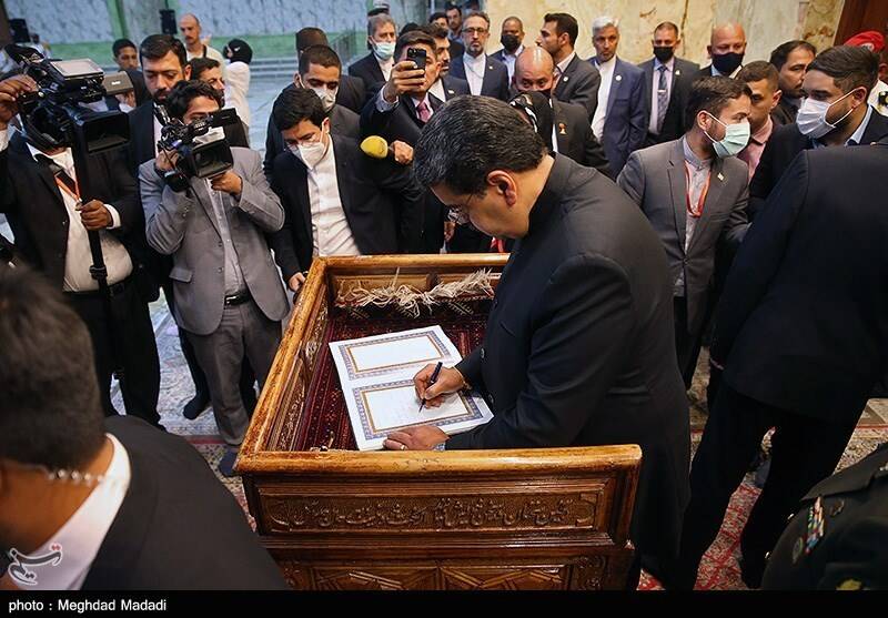 حضور رئیس جمهور ونزوئلا در حرم امام خمینی(ره)/ عکس