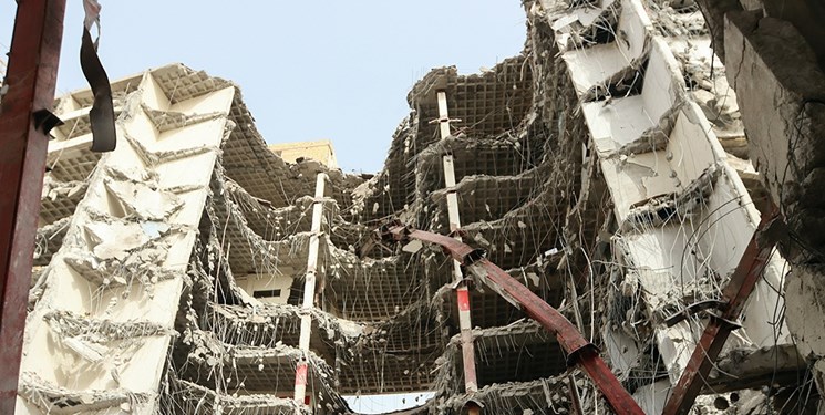 بیرون کشیدن اجساد باقی مانده اولویت اصلی است/ قرارگاه خاتم الانبیاء مسئول تخریب باقی مانده برج متروپل