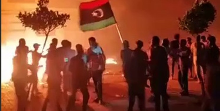 یورش معترضان لیبیایی به مقر مجلس نمایندگان در طبرق