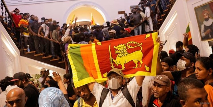 موافقت نخست‌وزیر سریلانکا با کناره‌گیری پس از حمله معترضان به اقامتگاه ریاست‌جمهوری