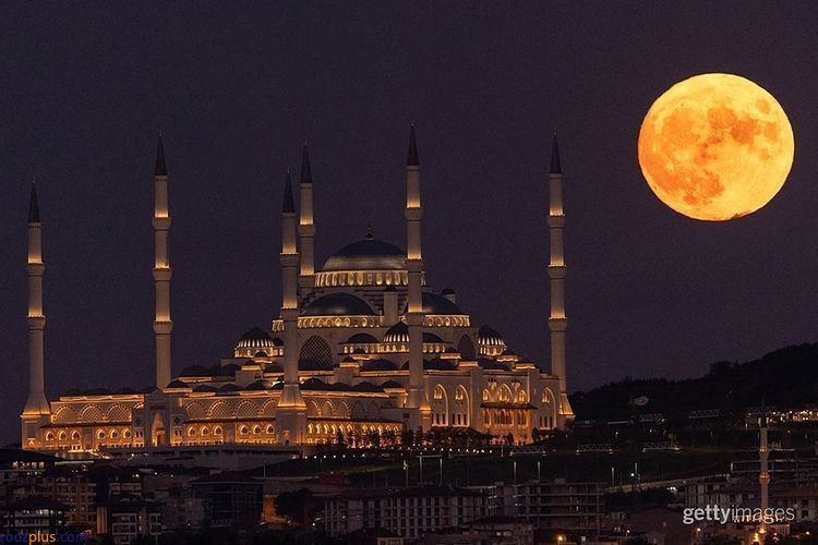 عکس/ تصویری از «ابر ماه» در استانبول