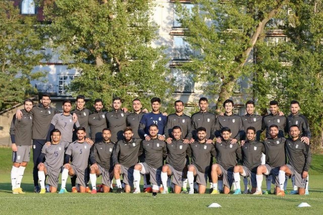 عکس تیمی ملی‌پوشان پیش از بازی با اروگوئه