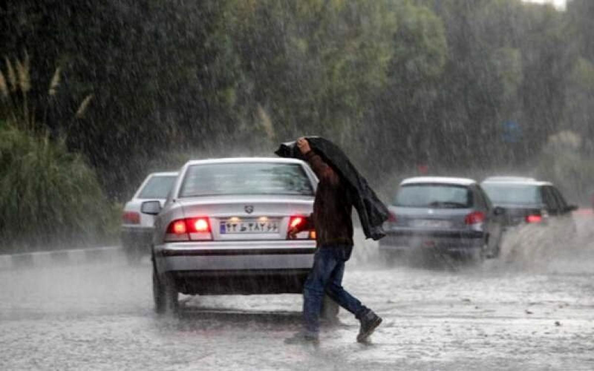 ترافیک پرحجم در ۳ جاده/ بارش باران در جاده‌های ۸ استان