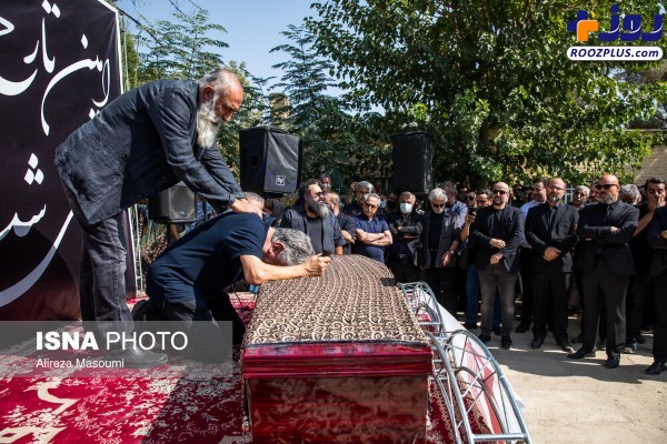 عکس/حال رضا کیانیان در مراسم خاکسپاری امین تارخ