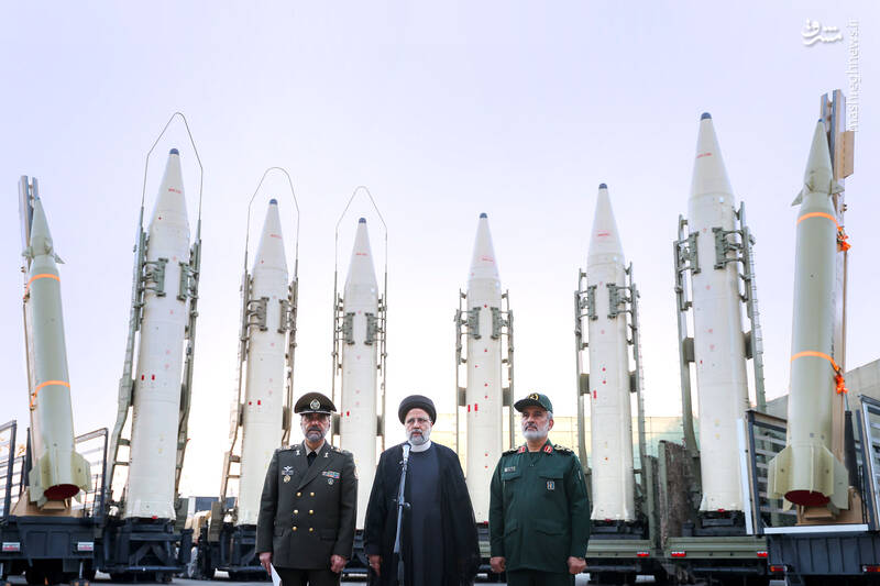 عکس/ رونمایی از پهپاد «مهاجر ۱۰» و الحاق انبوه موشک های راهبردی به نیروهای مسلح