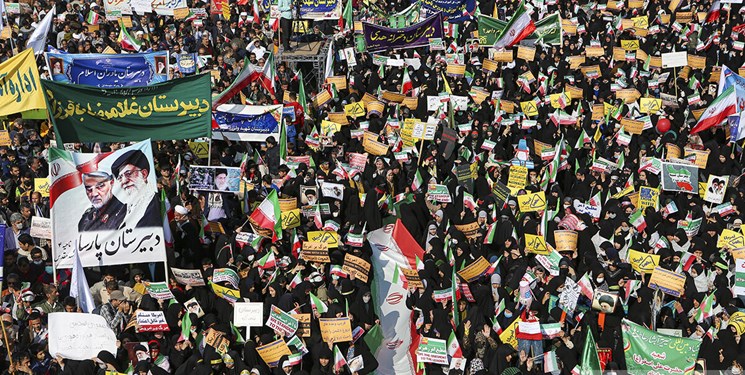 راهپیمایی ۱۳ آبان با شعار «نظم نوین جهانی با نسل آرمانی» و  با حضور گسترده مردم، دانشجویان و دانش آموزان آغاز شد