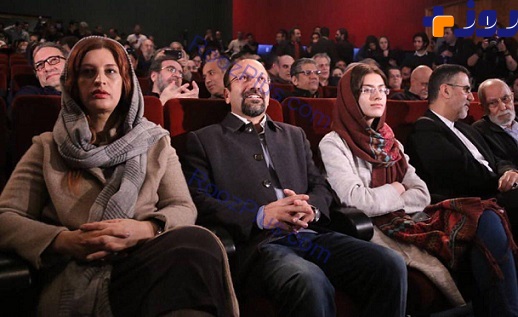 «اصغر فرهادی» همراه همسر و دخترش در مراسم تجلیل از وی برای دریافت اسکار