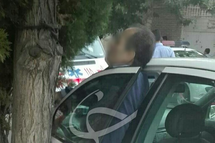 مرگ مشکوک مردی لای درب خودرو در مشهد +عکس