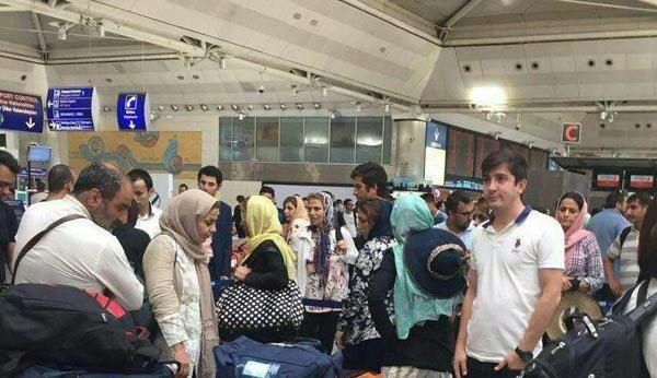 صف ایرانیان در فرودگاه آتاتورک استانبول برای بازگشت به وطن/ عکس