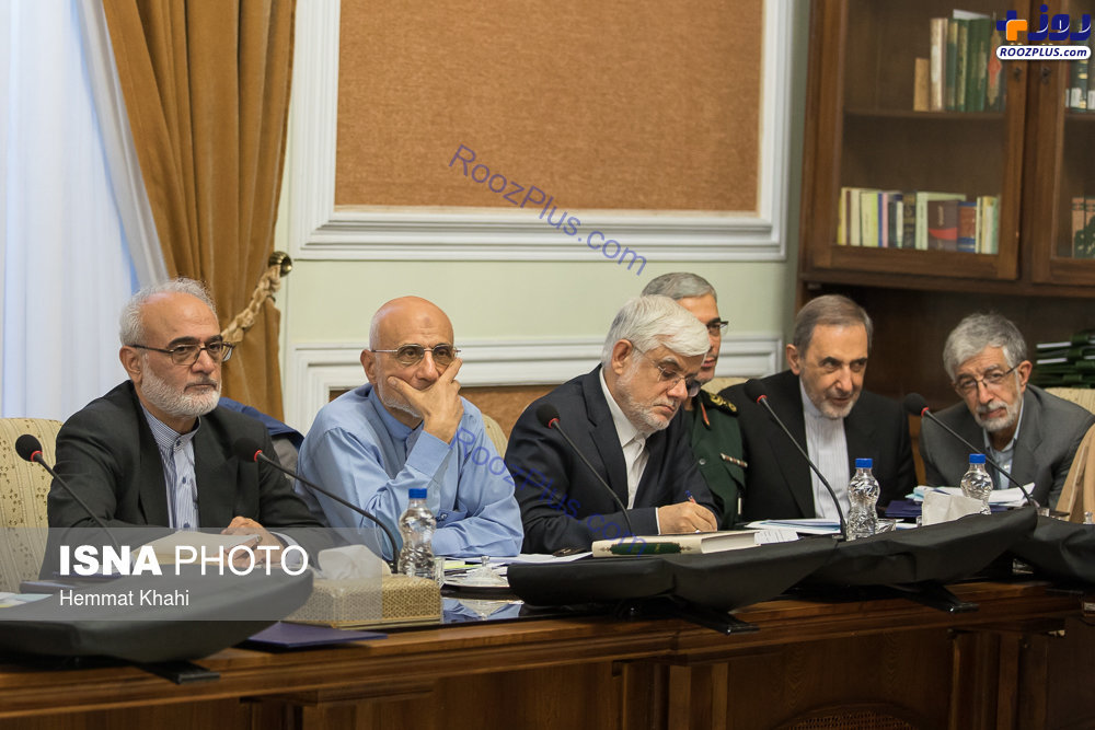 ژست «احمدی نژاد» در آخرین جلسه مجمع تشخیص مصلحت!+عکس