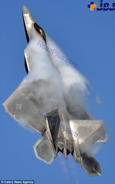 شکل‌گیری ابرها حول جنگنده F-22 +تصاویر