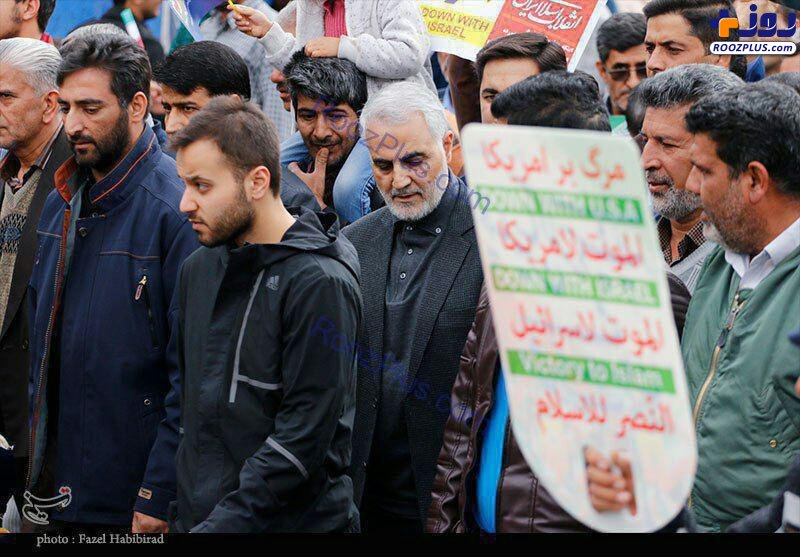 حضور سردار قاسم سلیمانی در راهپیمایی یوم الله ۲۲ بهمن در کرمان +عکس
