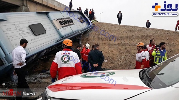 تصاویر جدید از واژگونی اتوبوس در اتوبان تهران - قم