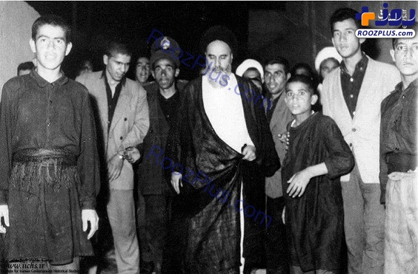 تصویر دیده نشده از امام خمینی(ره) در دسته عزاداری