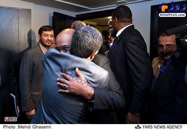 احمدی‌نژاد در آغوش عمرالبشیر+عکس
