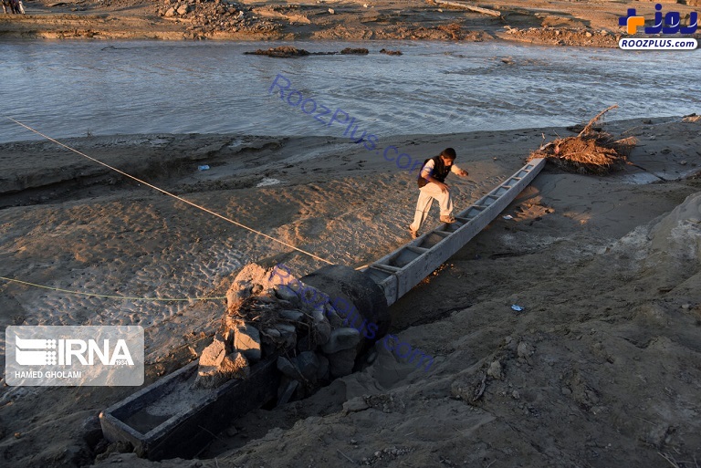 سقوط خطرناک دکل های برق در سیل سیستان و بلوچستان + تصاویر
