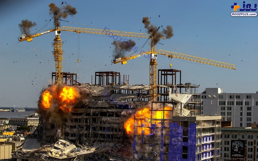 عکس/سقوط دو جرثقیل هنگام انفجار ساختمان‌های متروکه در آمریکا