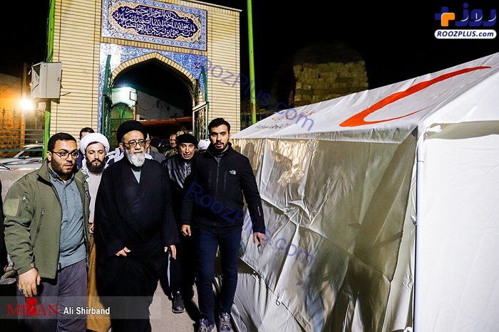 عکس/بازدید شبانه امام‌ جمعه تبریز از چادر‌های اسکان زلزله زدگان