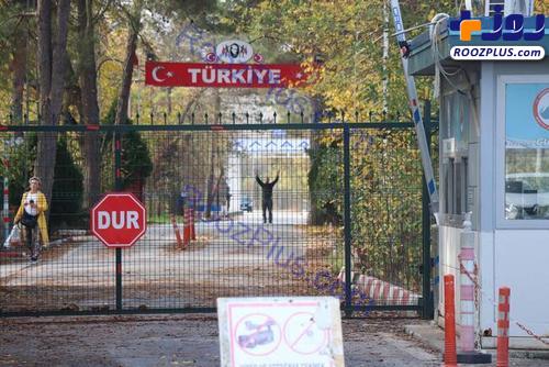 عکس/ وضعیت بی‌وطنی یک داعشی در مرز ترکیه و یونان