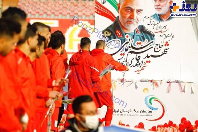 عکس/ ادای احترام بازیکنان پرسپولیس و ذوب آهن به شهید سپهبد سلیمانی