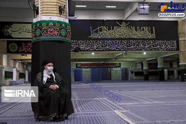 تصویری از رهبر انقلاب در اولین شب عزاداری محرم در حسینیه امام خمینی(ره)
