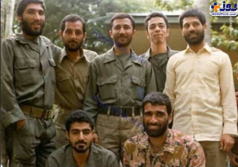 عکس/شهید سلیمانی در جمع دوستان