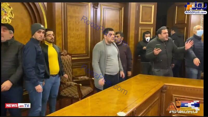 پارلمان ارمنستان به دست معترضان افتاد +عکس