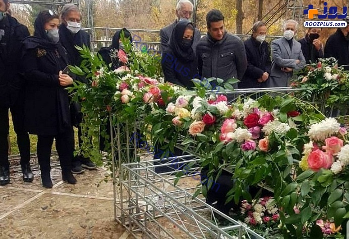 حضور خانواده استاد شجریان بر سر مزار ایشان +تصاویر