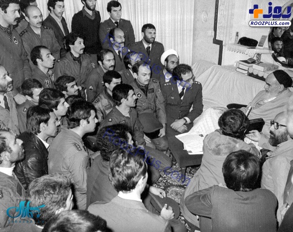 دیدار امام خمینی(ره) با خلبانان قهرمان عملیات اچ۳ +عکس