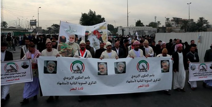 سالروز شهادت سردار؛ آسوشیتدپرس: عراقی‌ها پرچم‌ آمریکا را لگدمال کردند