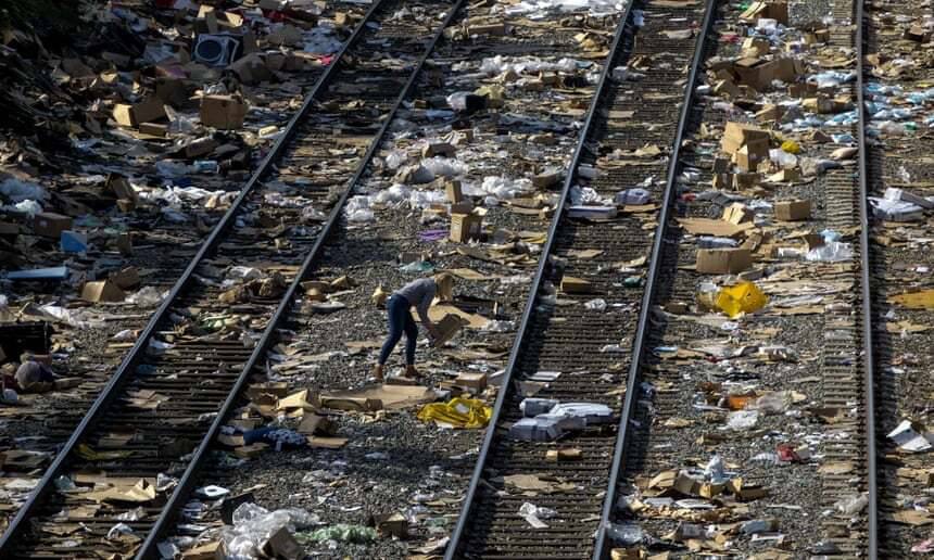 غارت قطار‌های باری در شهر لس‌‌آنجلس به دست سارقان+ تصاویر